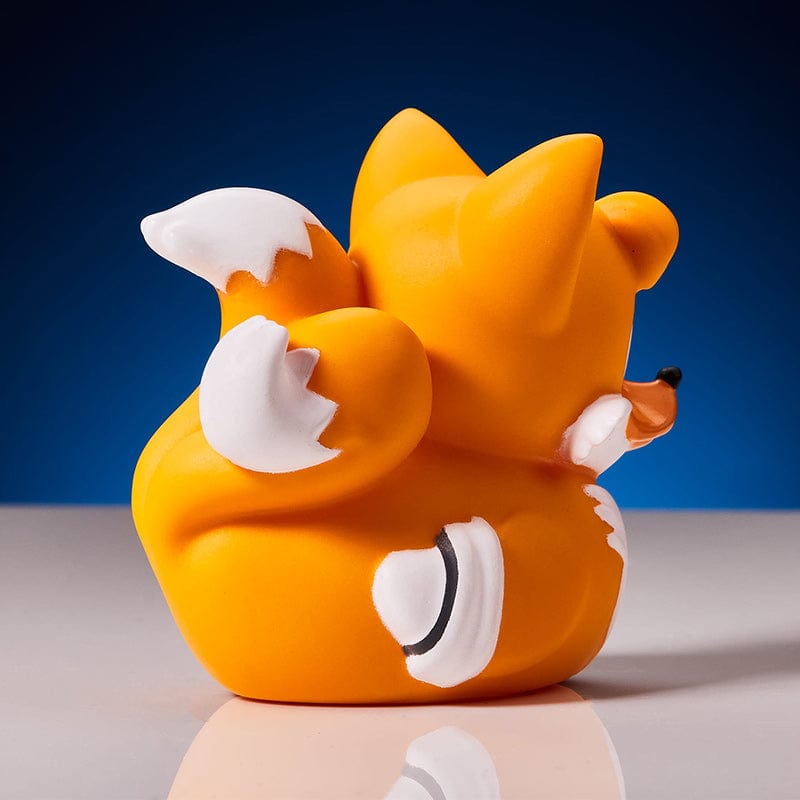 Vista trasera del pato Tails con sus dos colas