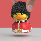 Mano sosteniendo el Mini TUBBZ Guardia Real para mostrar su tamaño