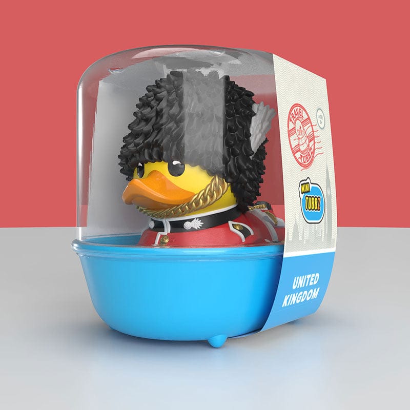Mini TUBBZ Guardia Real dentro de su mini bañera azul Travel