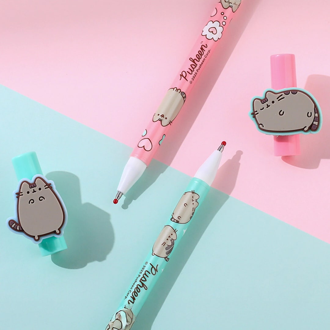 Dos bolígrafos roller borrables Pusheen en rosado y celeste con la gatita en la tapa