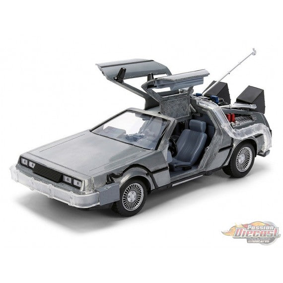 Volver al Futuro Máquina del Tiempo DeLorean 1:24 con Luces – Jada Toys