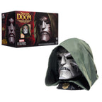 Casco Doctor Doom Marvel Legends junto a su caja