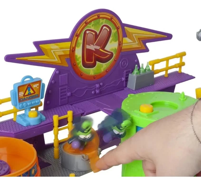 SuperThings Kazoom Lab Professor K vs Enigma Playset – vista 1