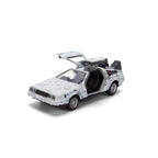 DeLorean Time Machine escarchado con puertas abiertas