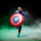 Capitán América Marvel Legends cubriéndose con el escudo