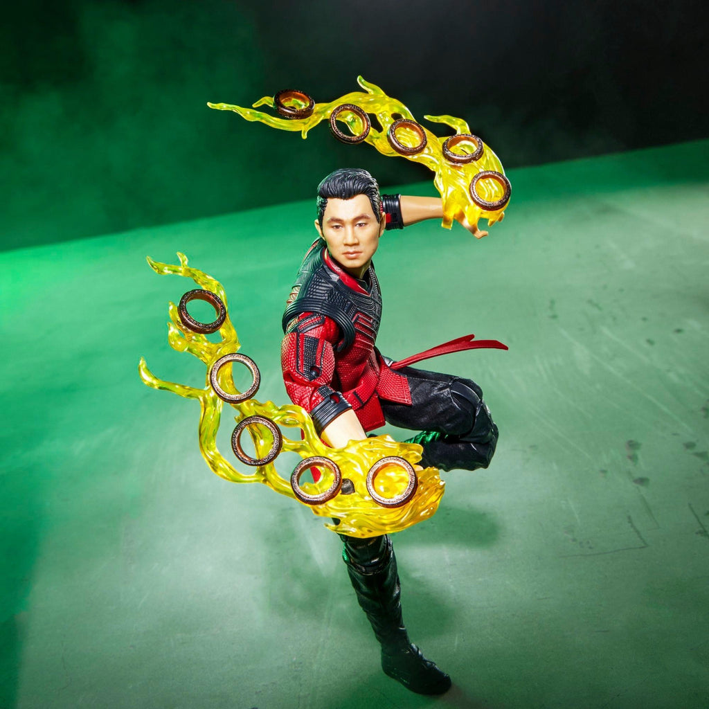 Shang-Chi Marvel Legends en patada con efectos de energía