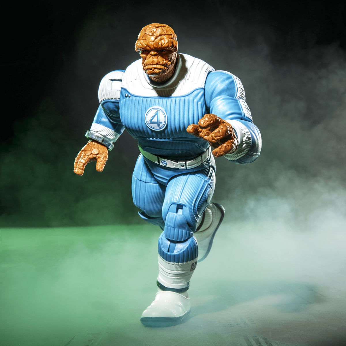 Figura The Thing Marvel Legends en pose de carrera