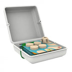 Caja abierta del Juego de la Oca con dado y fichas de madera