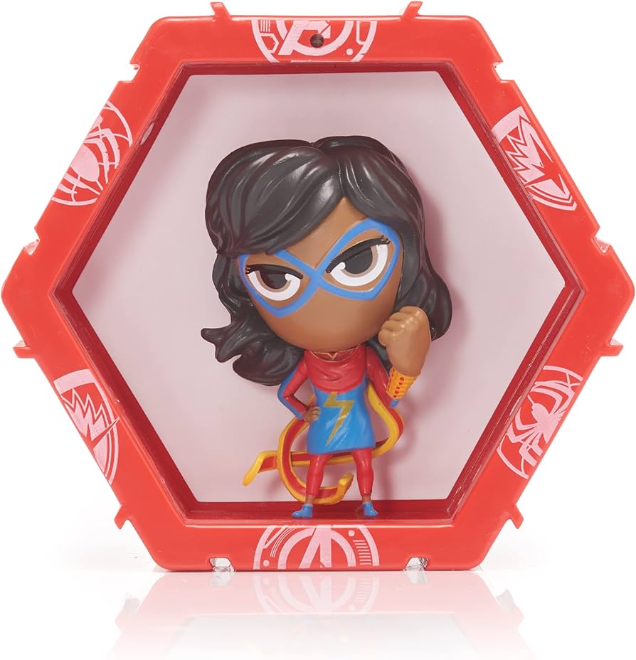 WOW! PODS Marvel Ms. Marvel Figura con Base Luminosa – vista 2