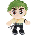 Peluche Roronoa Zoro de One Piece con espadas