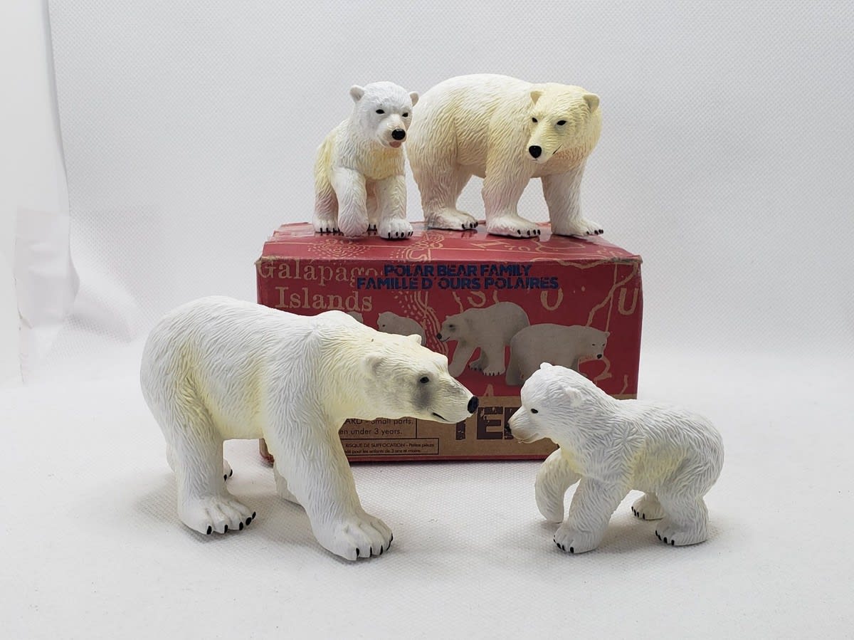 Terra by Battat Familia de Osos Polares Set de 4 Figuras de Animales – vista 2